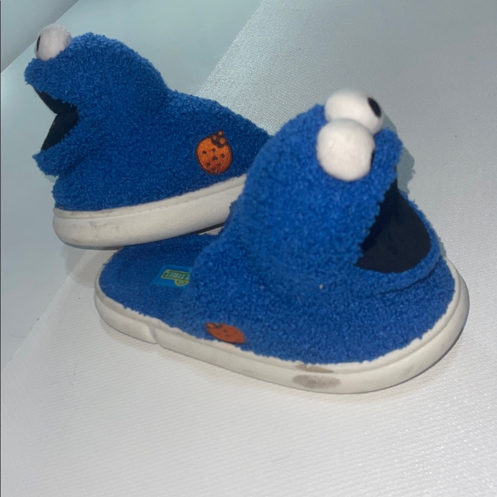 Sesame Street Cookie Monster Blue Fuzzy Character Slippers